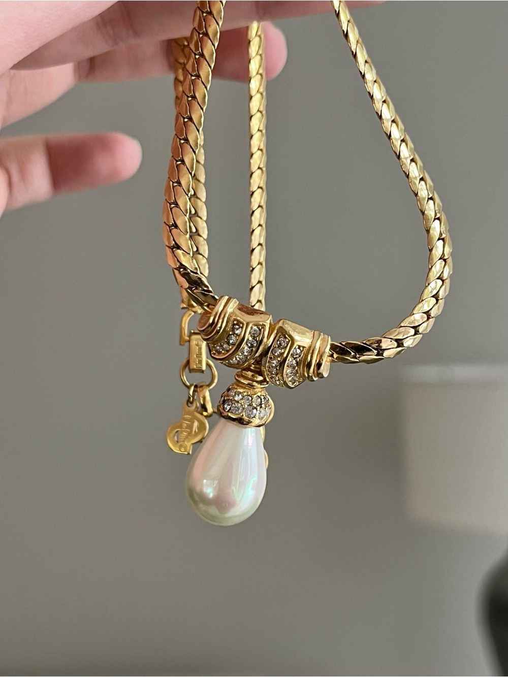Vintage Christian Dior Teardrop Pearl Dangle Rhinestone Knot Gold Chain Necklace - Picture 5 of 9